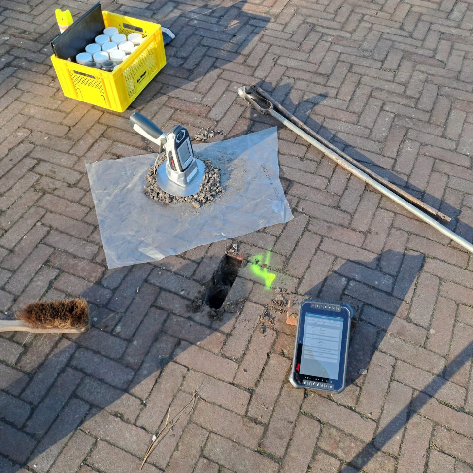 Meetapparatuur onderzoeken bodem